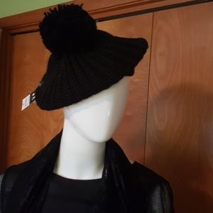 Beautiful Womans Knit Black Beret Tam w/pom pom
